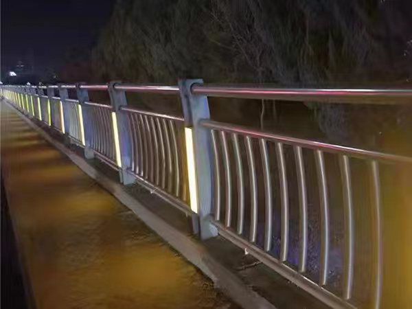 燈光護欄