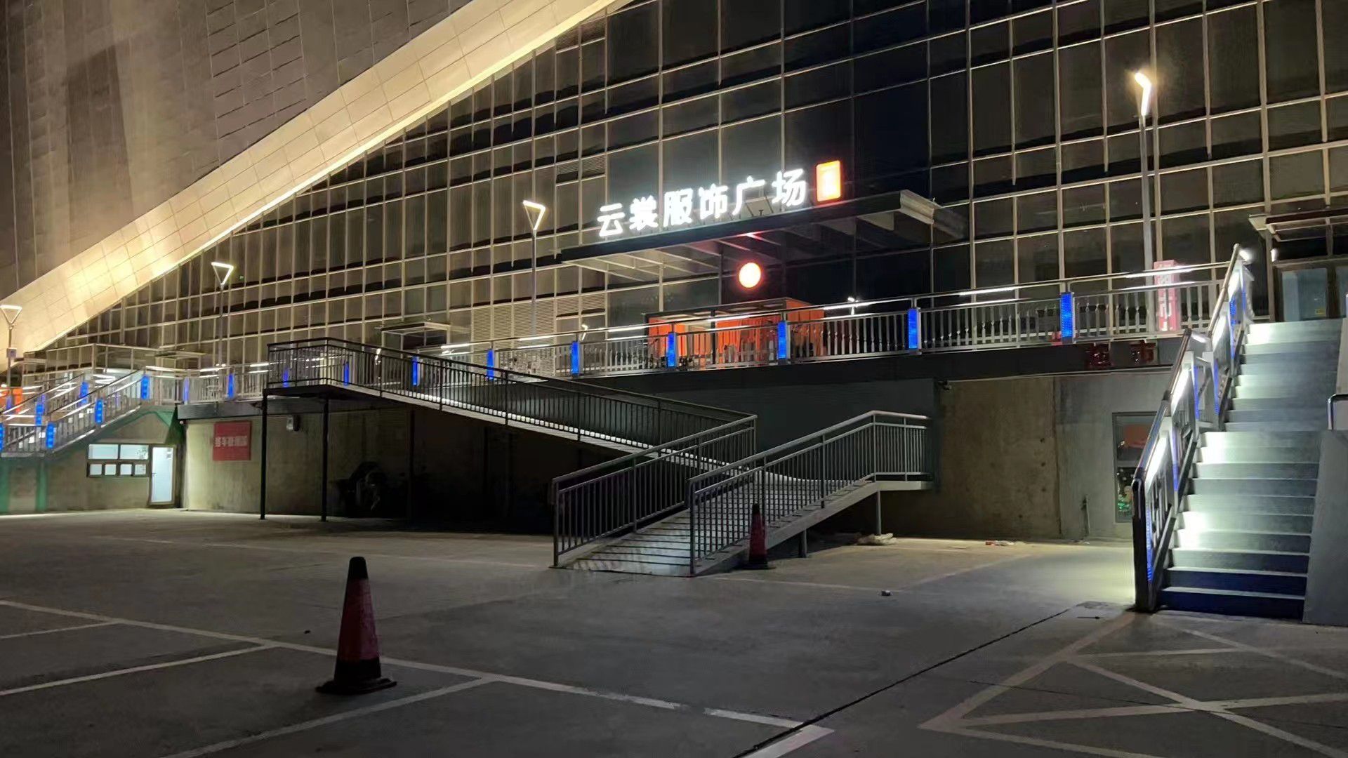 燈光護欄