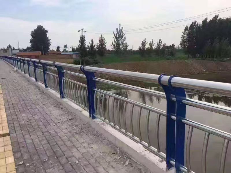 不銹鋼碳素復合管護欄