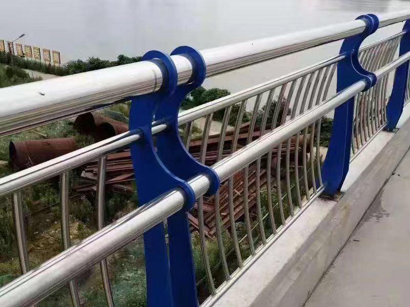 不銹鋼碳素復合管護欄
